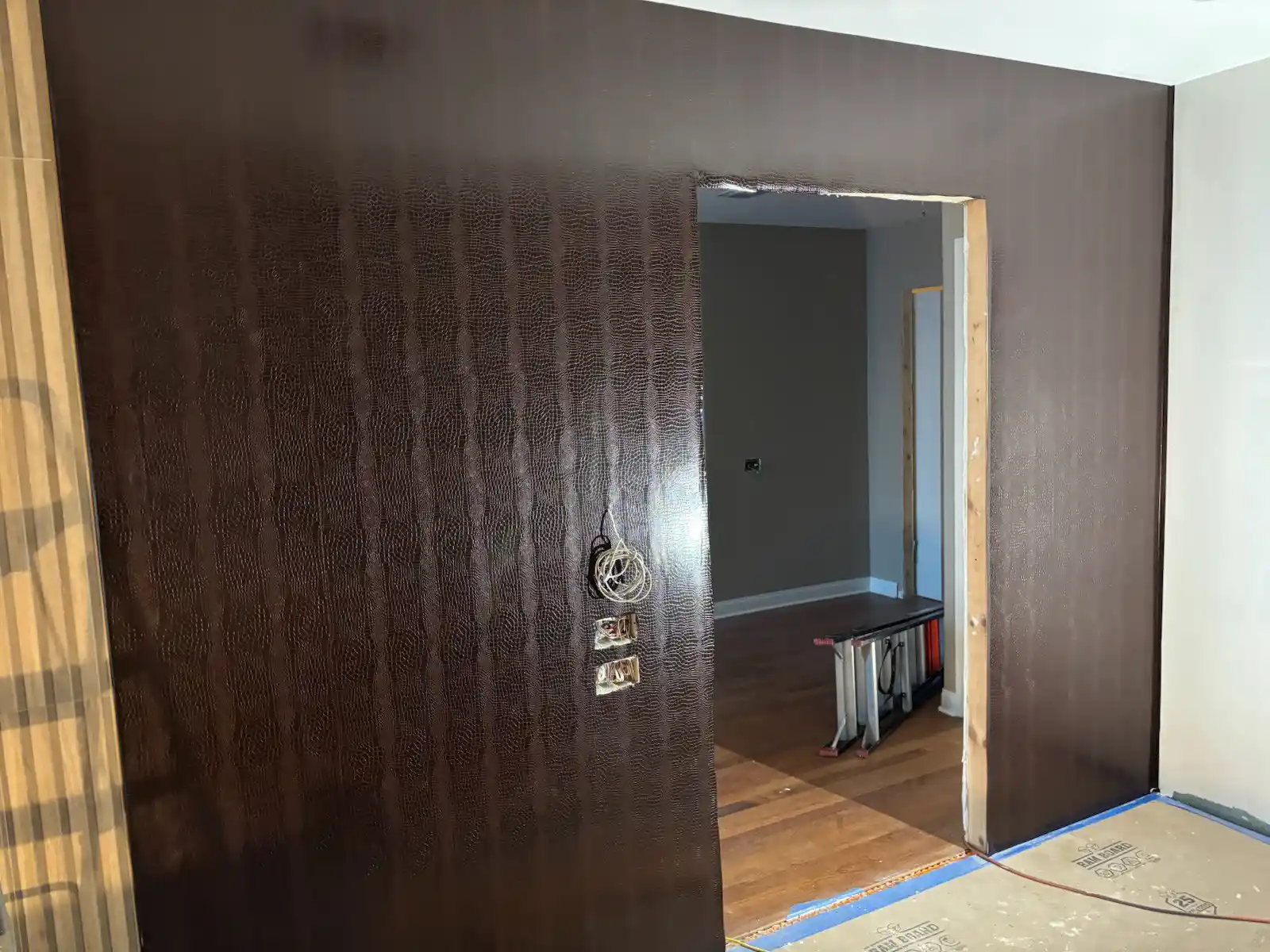 Professional wallpaper removal and smoothing in Saratoga, CA